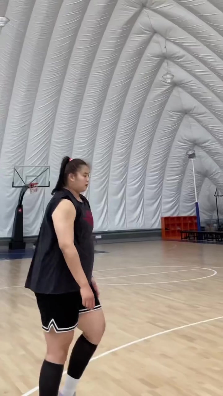 嚯，好魁梧！大寶貝劉禹彤背打你，你能頂住嗎？