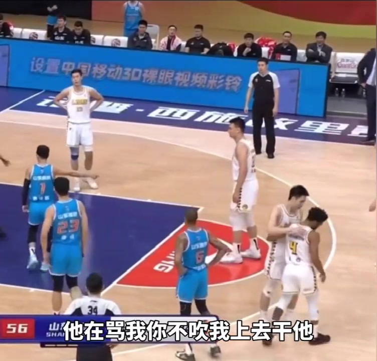 被庫克罵毛了？高詩巖對裁判說：他再罵我你不吹，我就上去干他?。ǜ咴妿r對新疆）