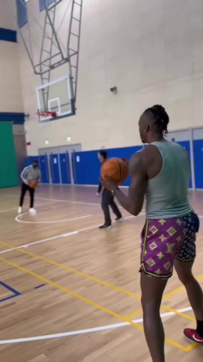 明天要復(fù)出！霍華德ins曬訓(xùn)練視頻：超人就要回歸賽場?。ɑ羧A德的ins賬號）